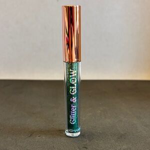 💕5/25💕Glitter & Glow Liquid Eyeshadow Green